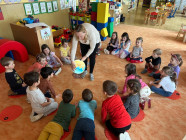 Jen si, děti, všimněte