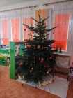 Zdobení vánočního stromečku v MŠ